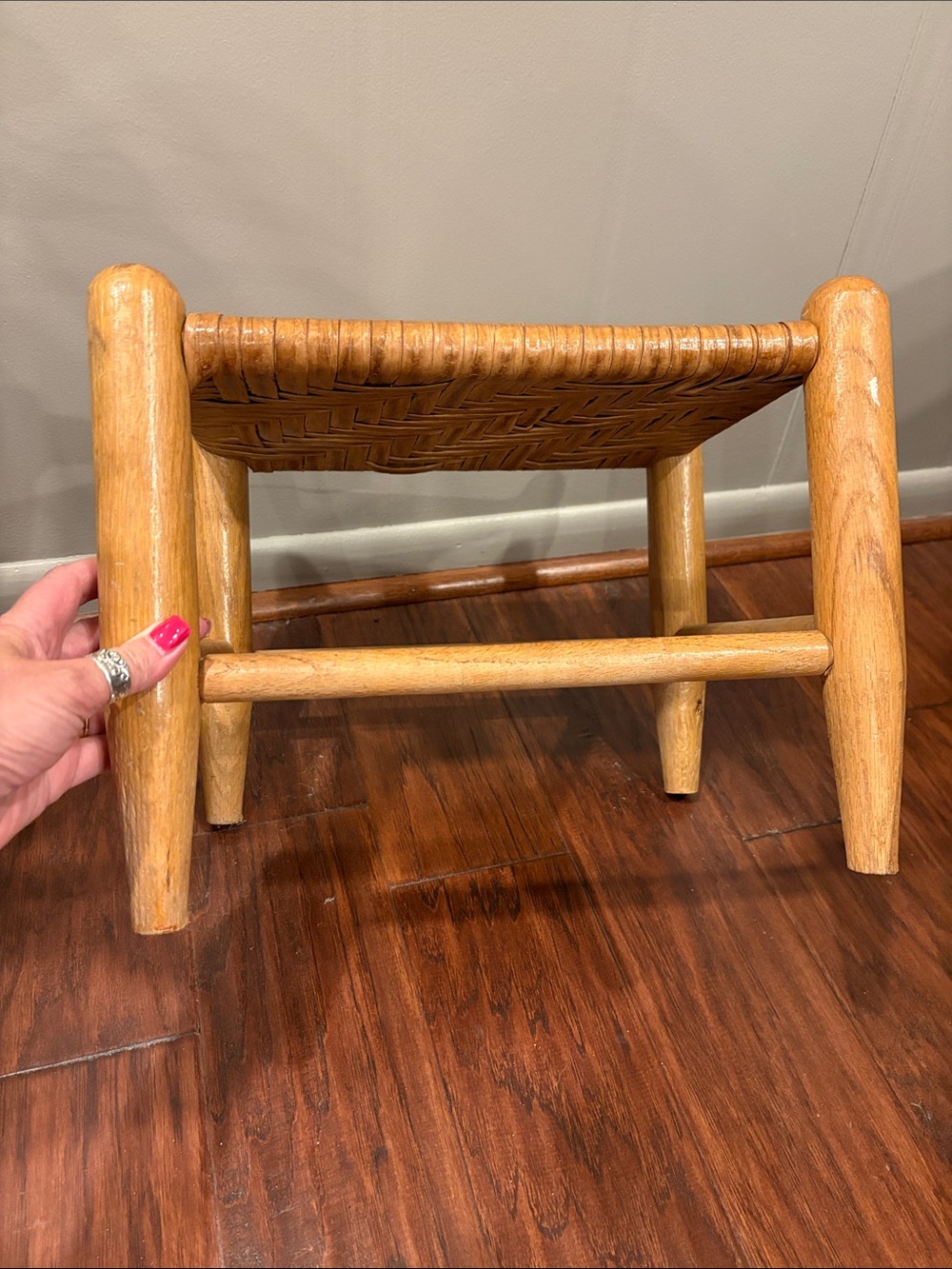 VTG Rustic Wood Footstool w/ Hand Woven Seat Primitive Shaker Style Small Bench - Picture 6 of 6